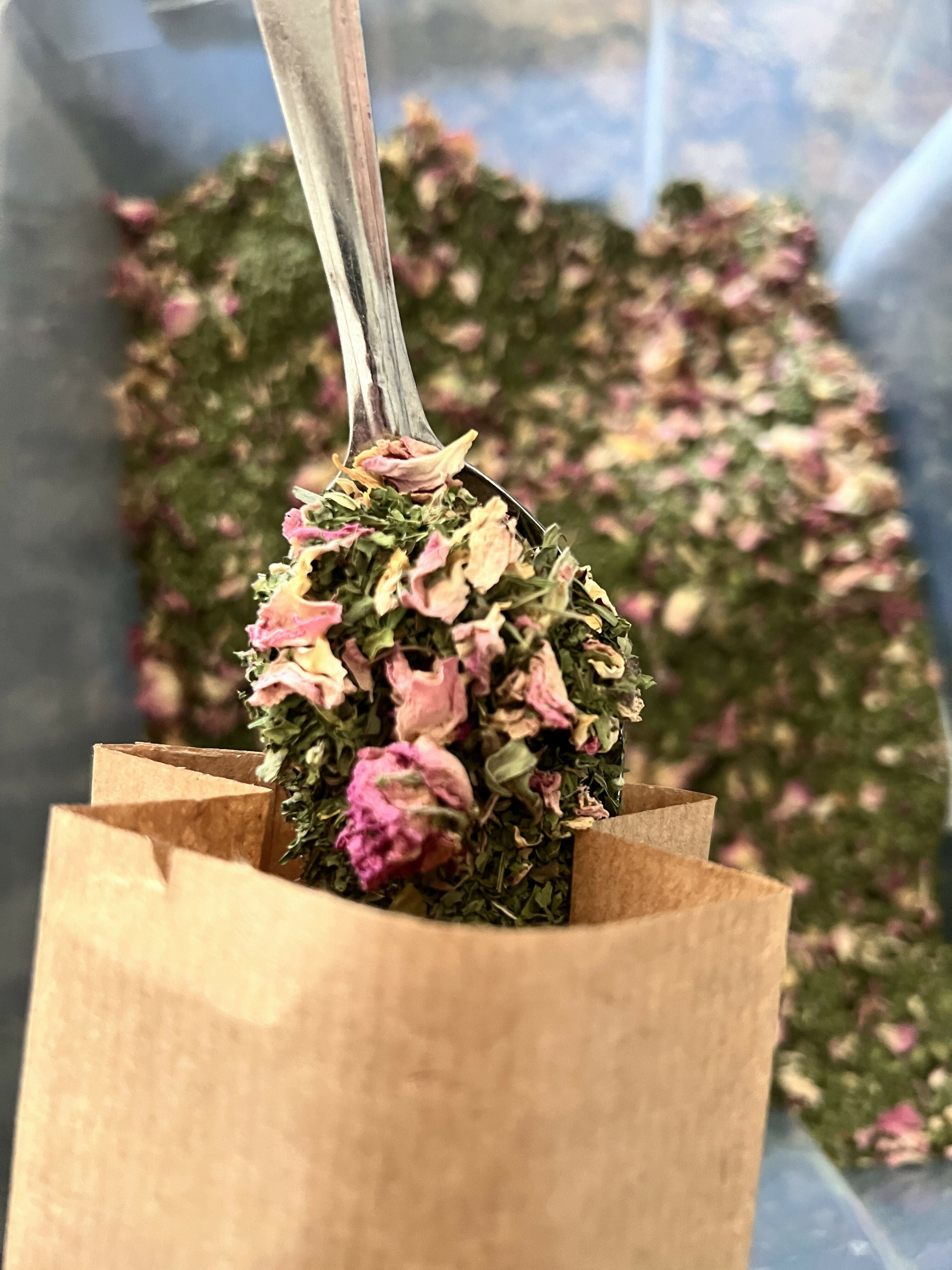 Agathes Rosenblüten-Minze-Tee